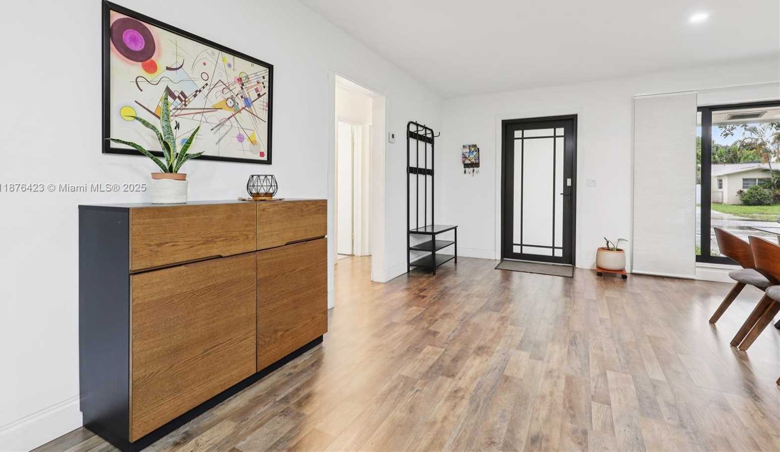 Small Image of Hollywood Number 40
