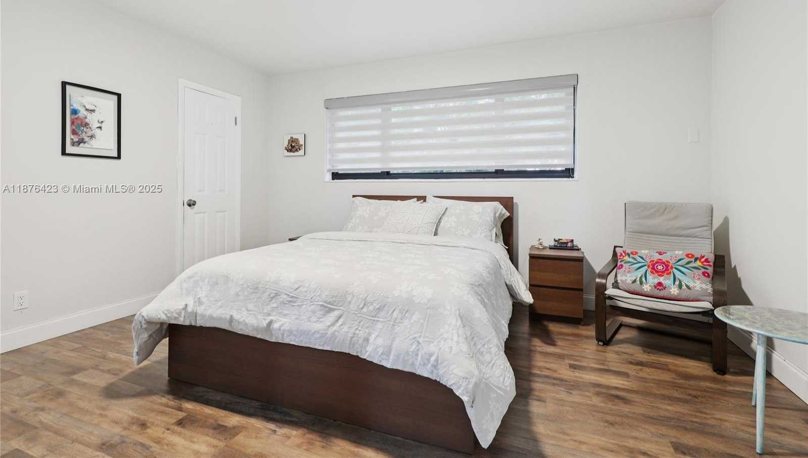 Small Image of Hollywood Number 41