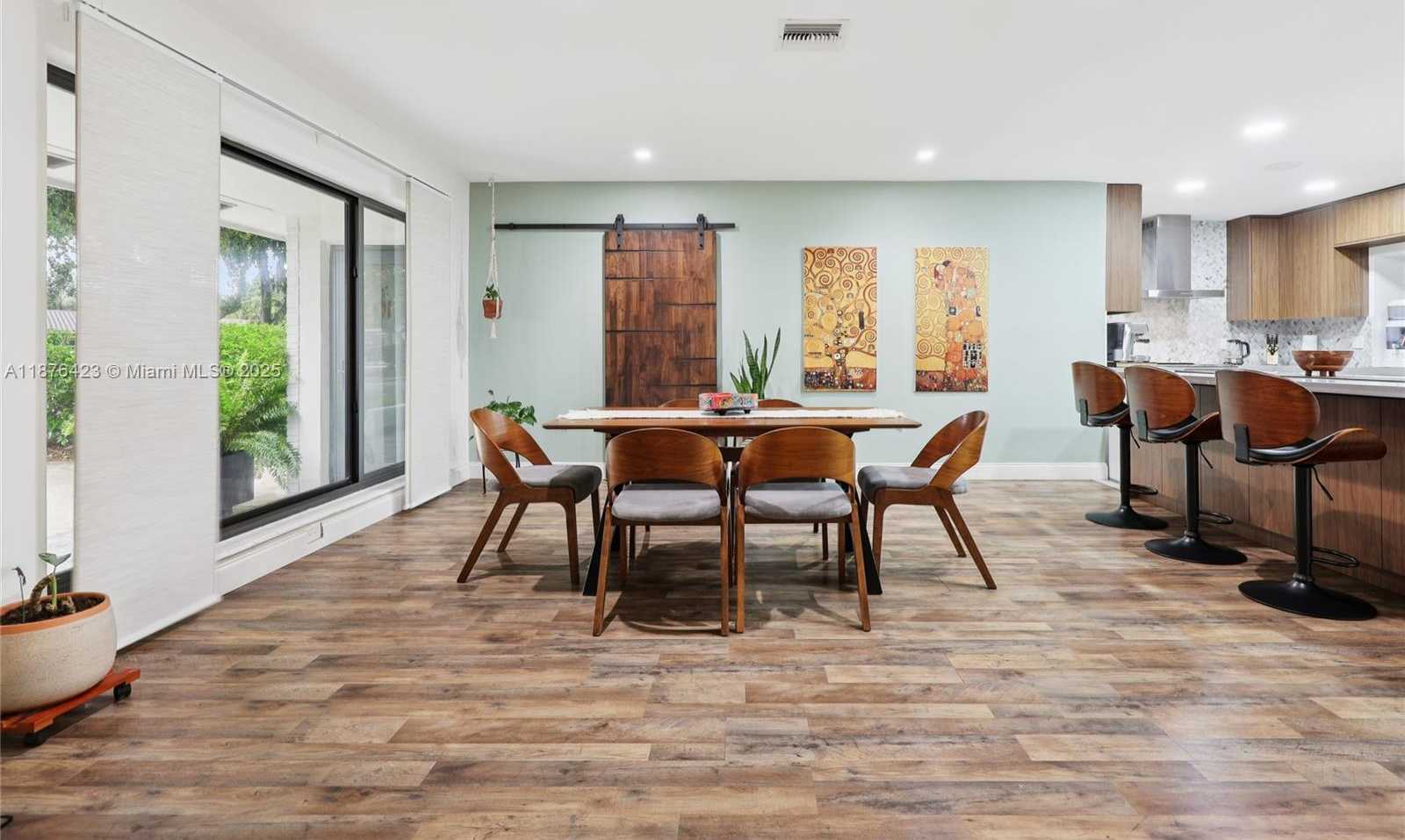 Small Image of Hollywood Number 7