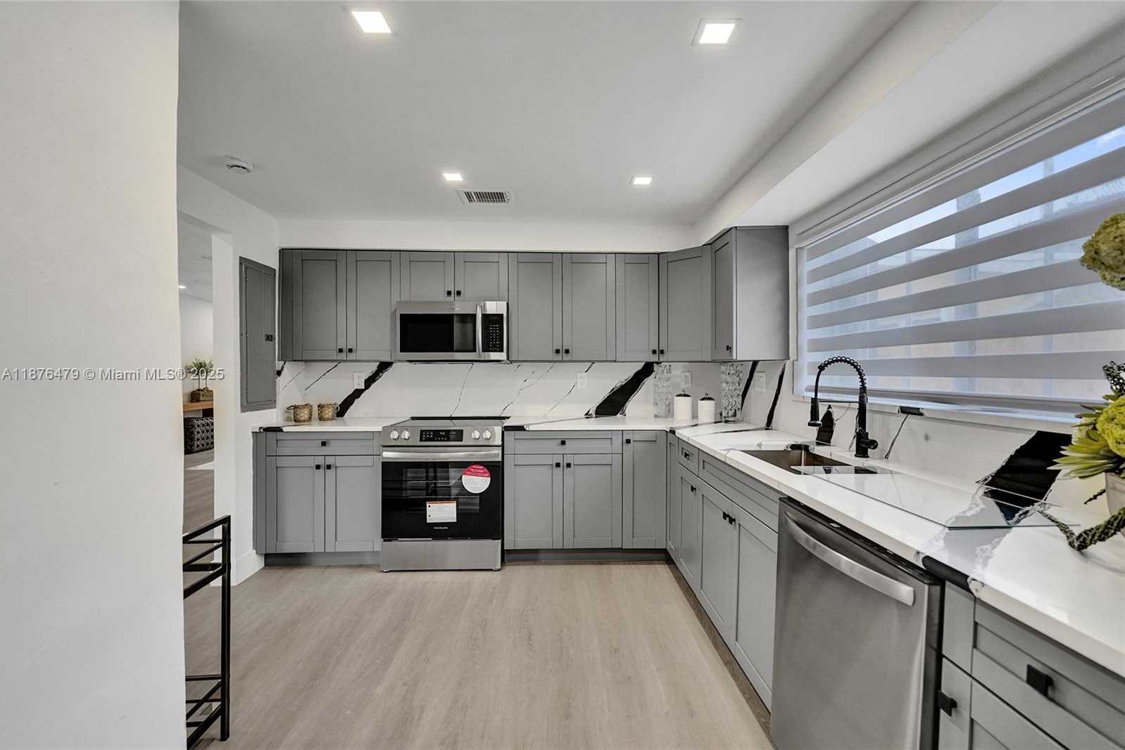 Small Image of 2101 NORTH 15TH AVE, Hollywood Number 10