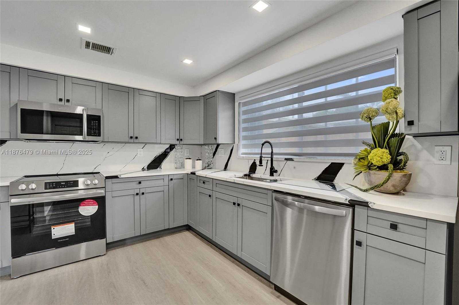Small Image of 2101 NORTH 15TH AVE, Hollywood Number 12