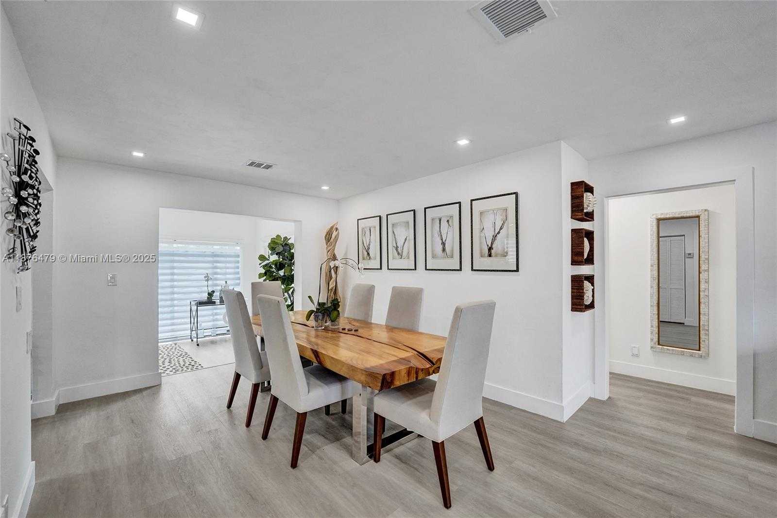 Small Image of 2101 NORTH 15TH AVE, Hollywood Number 2