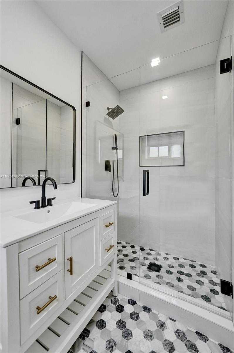 Small Image of 2101 NORTH 15TH AVE, Hollywood Number 28