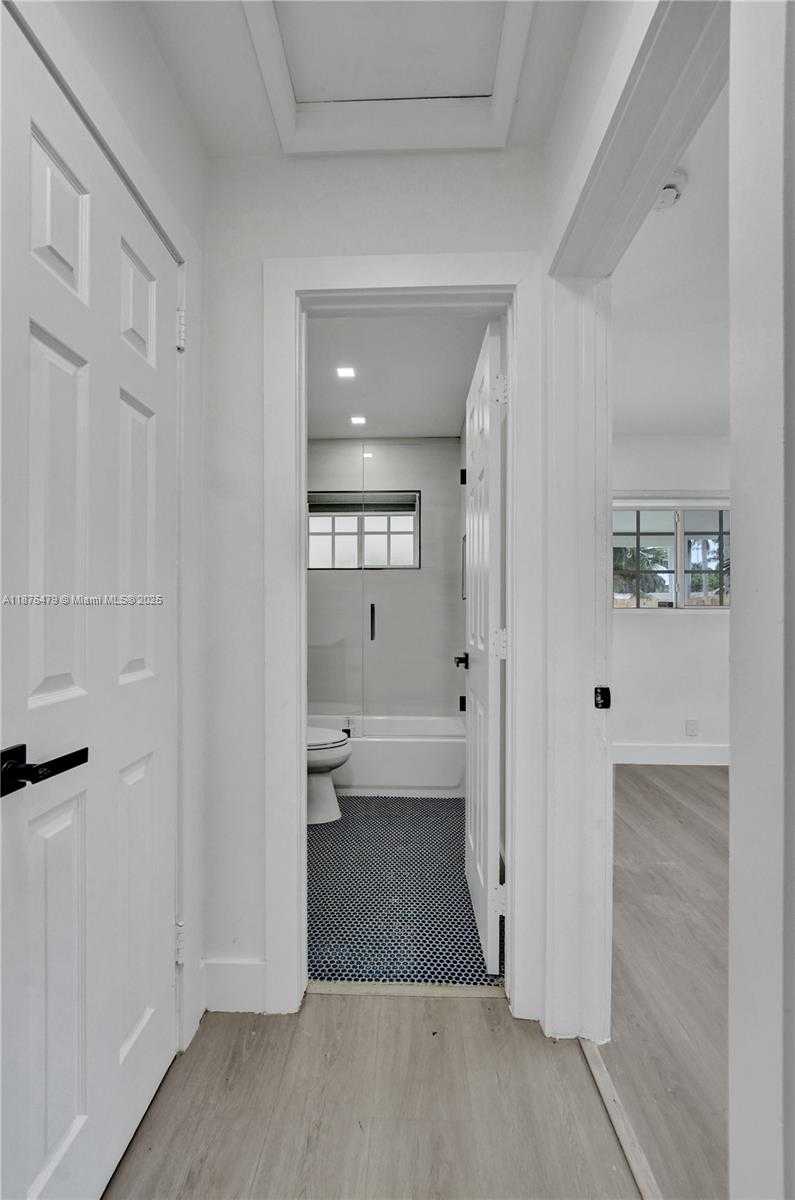 Small Image of 2101 NORTH 15TH AVE, Hollywood Number 41