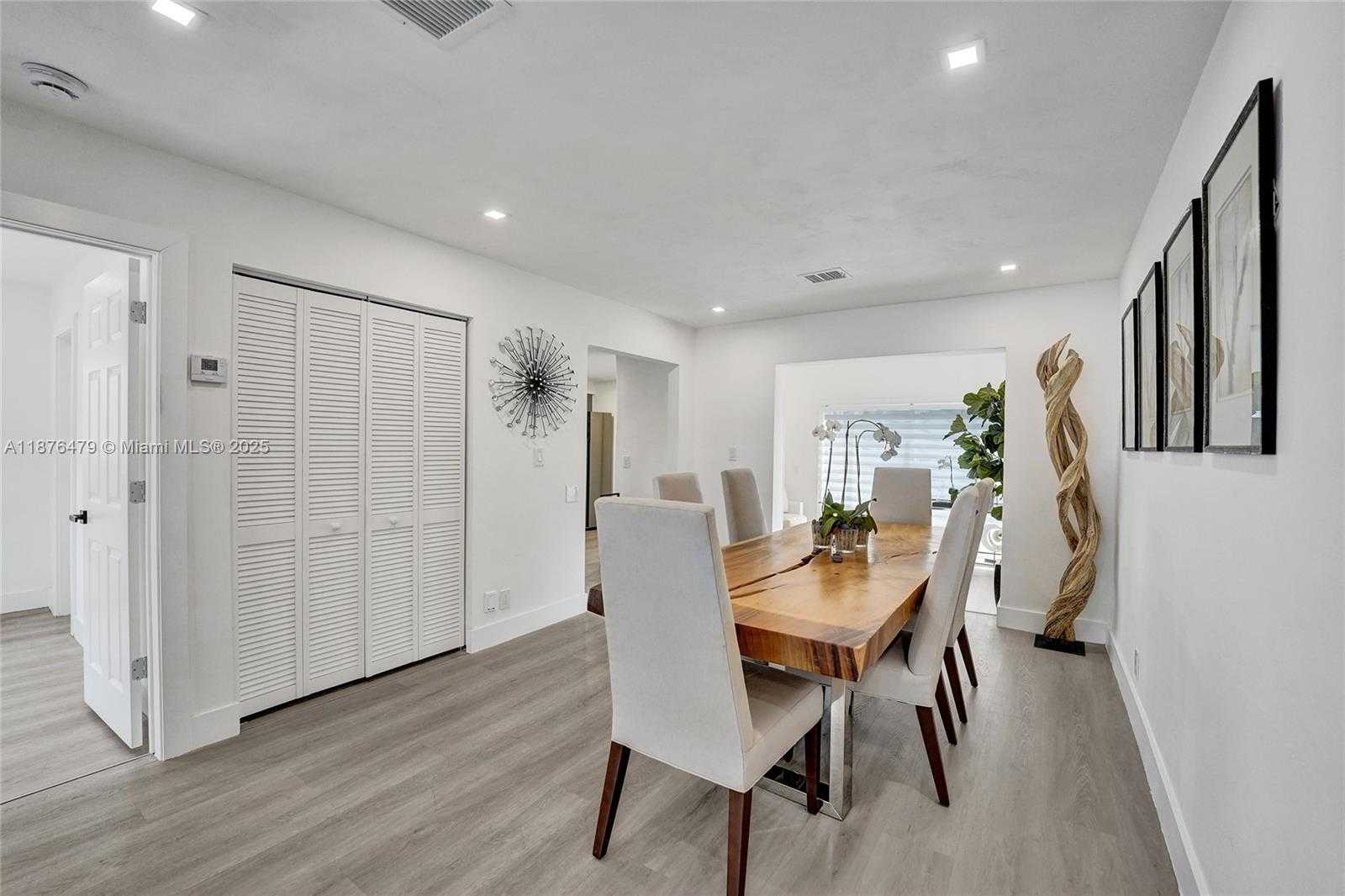 Small Image of 2101 NORTH 15TH AVE, Hollywood Number 6