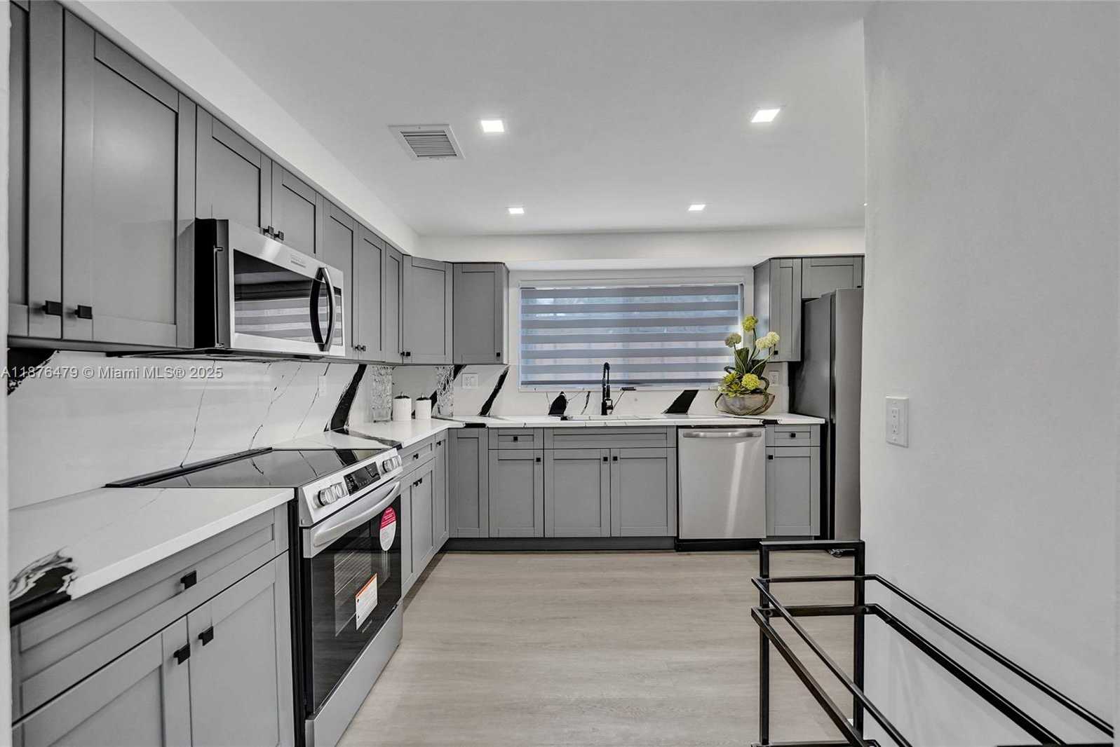 Small Image of 2101 NORTH 15TH AVE, Hollywood Number 7
