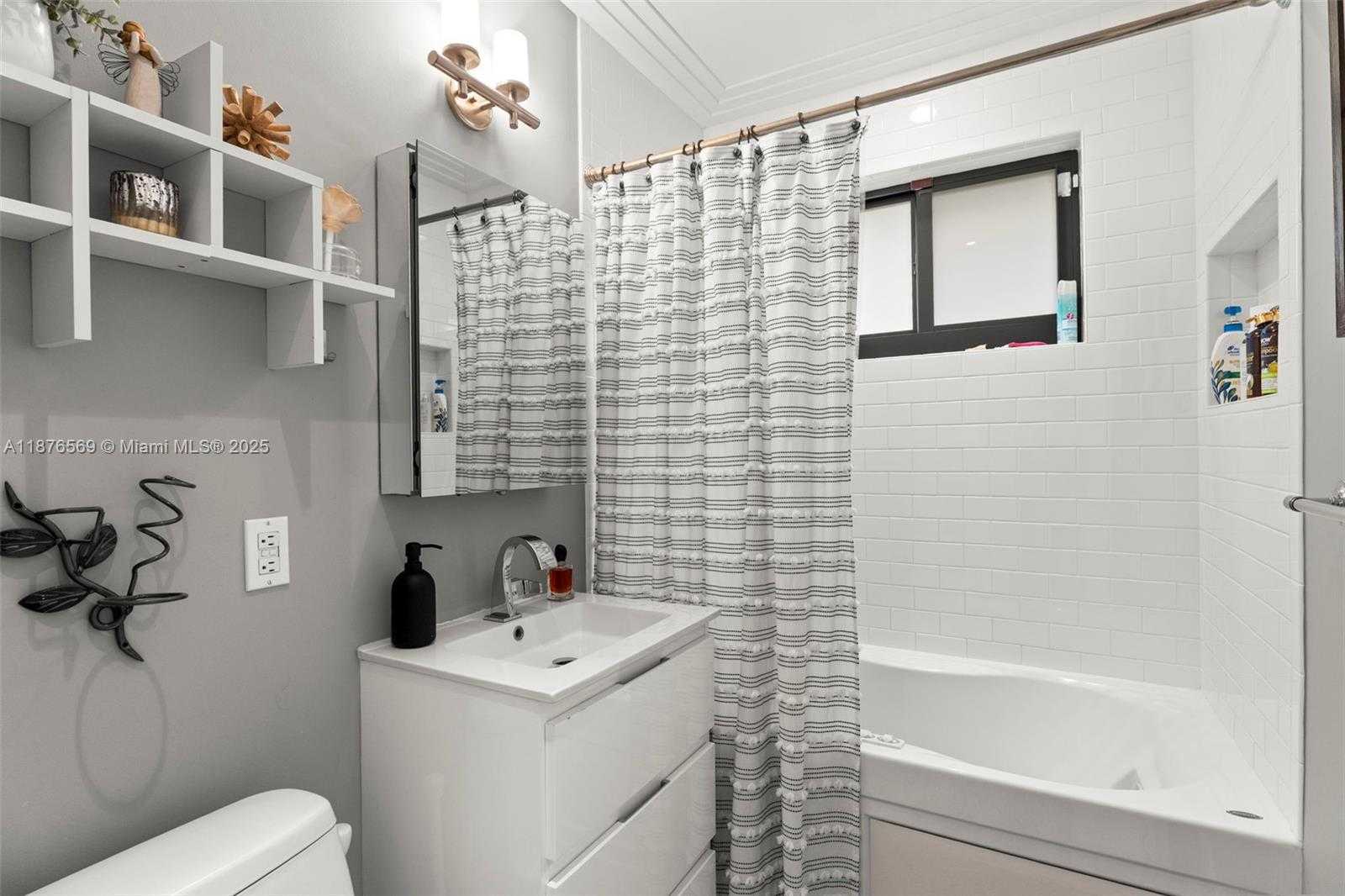 Small Image of 10560 NORTH EAST 2ND CT, Miami Shores Number 28