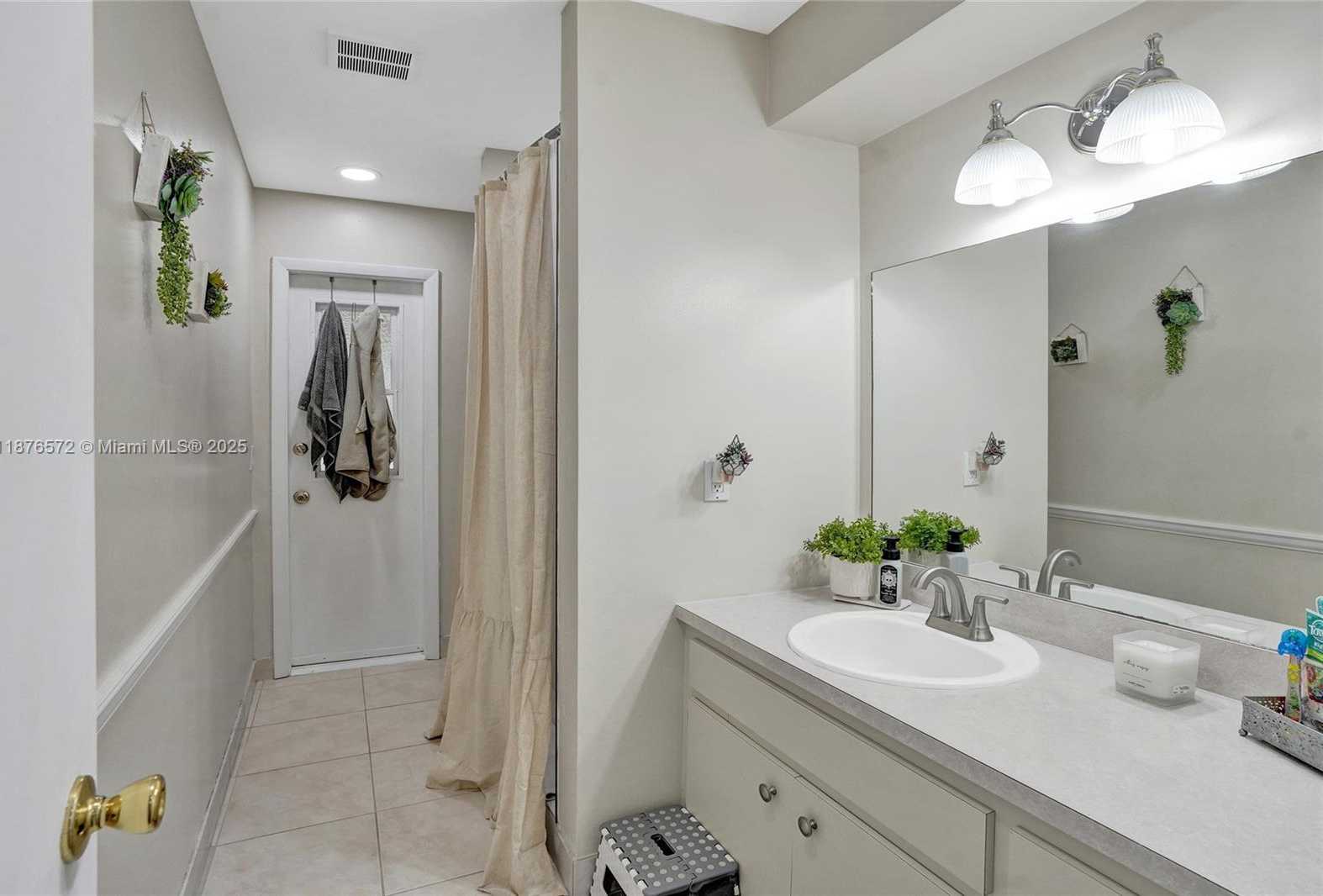Small Image of 12100 PARK DR, Cooper City Number 18