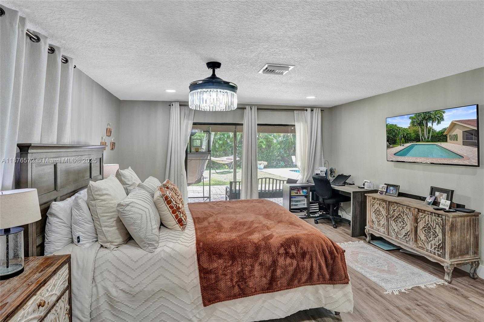 Small Image of 12100 PARK DR, Cooper City Number 19