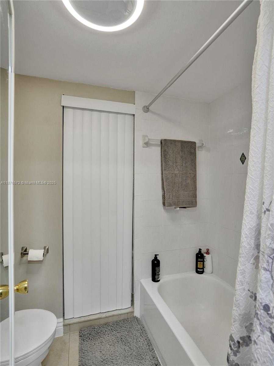 Small Image of 12100 PARK DR, Cooper City Number 22