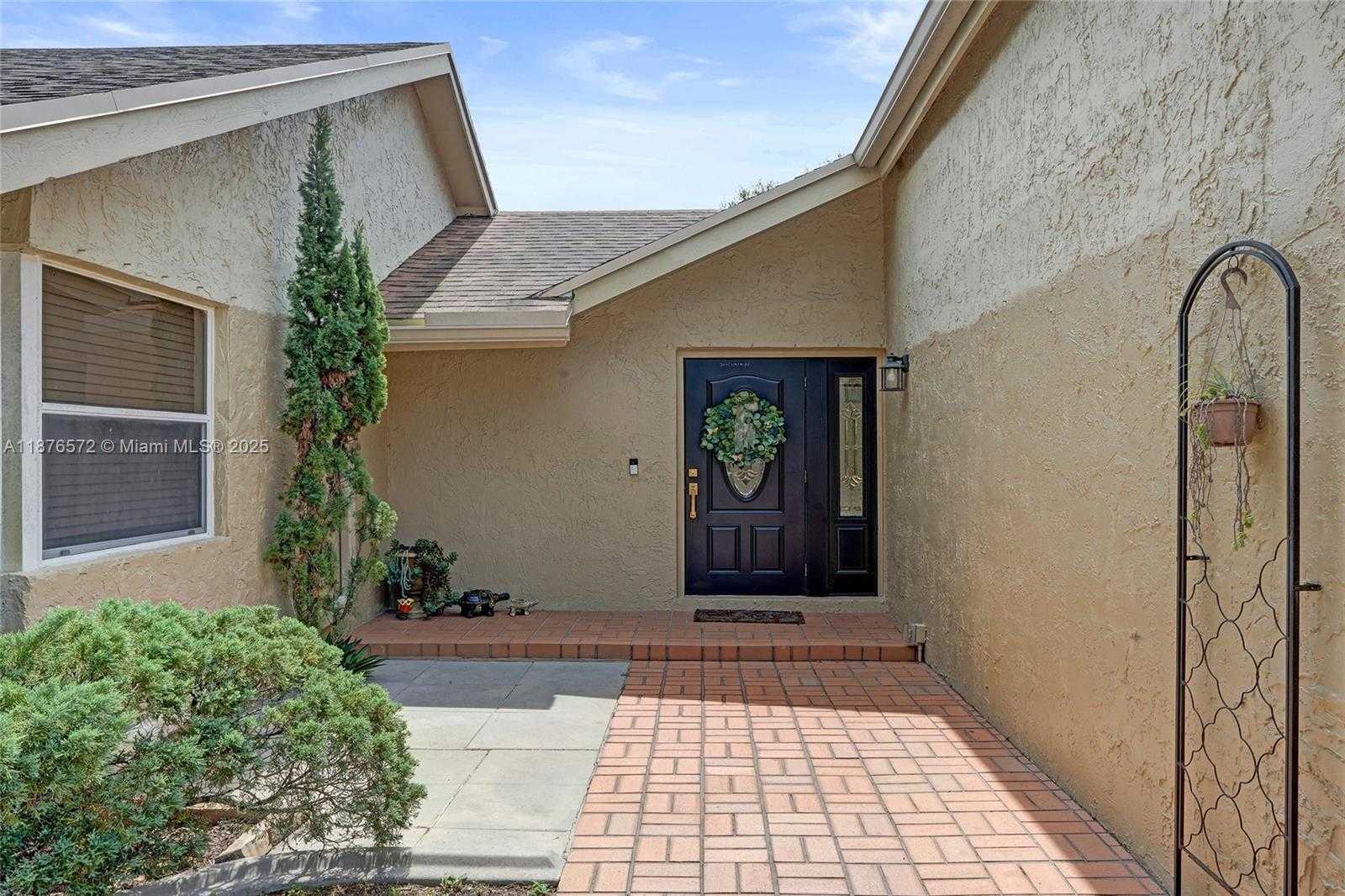 Small Image of 12100 PARK DR, Cooper City Number 3