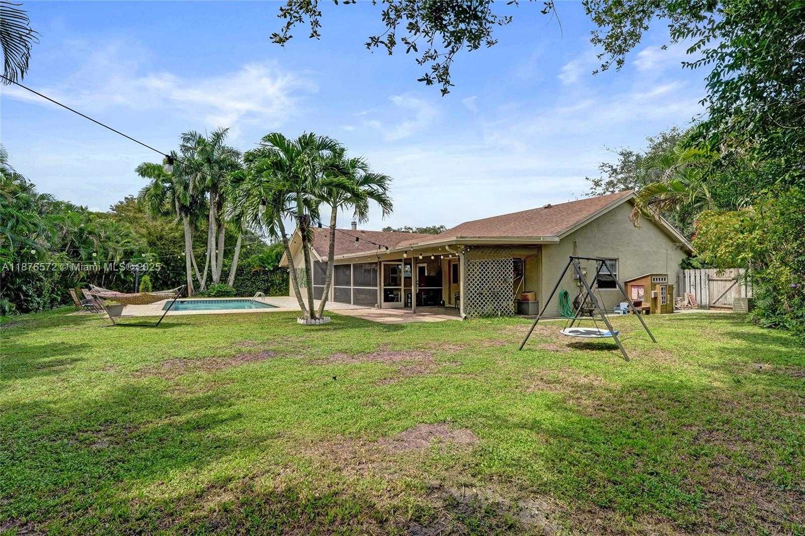 Small Image of 12100 PARK DR, Cooper City Number 33
