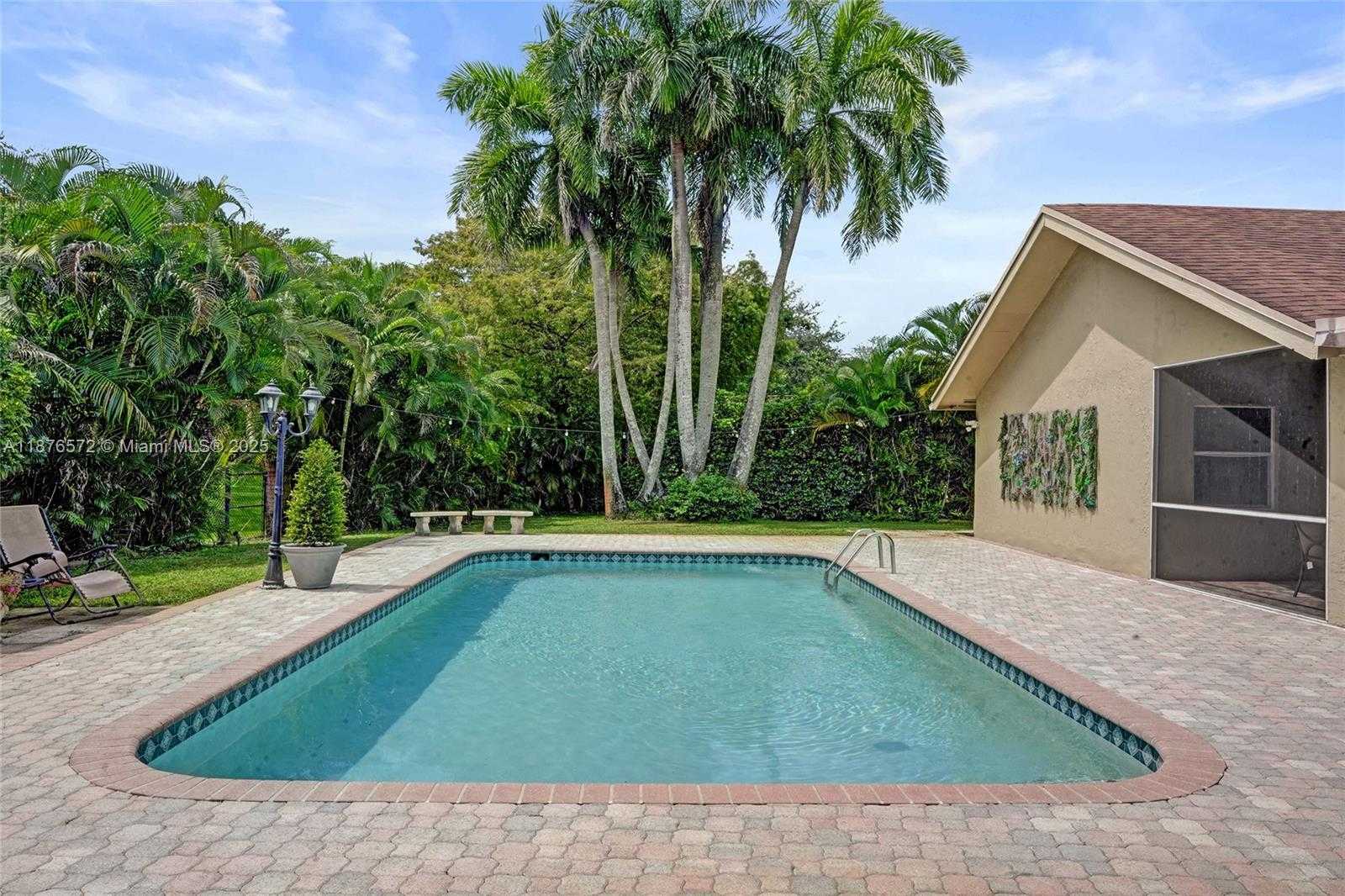 Small Image of 12100 PARK DR, Cooper City Number 36