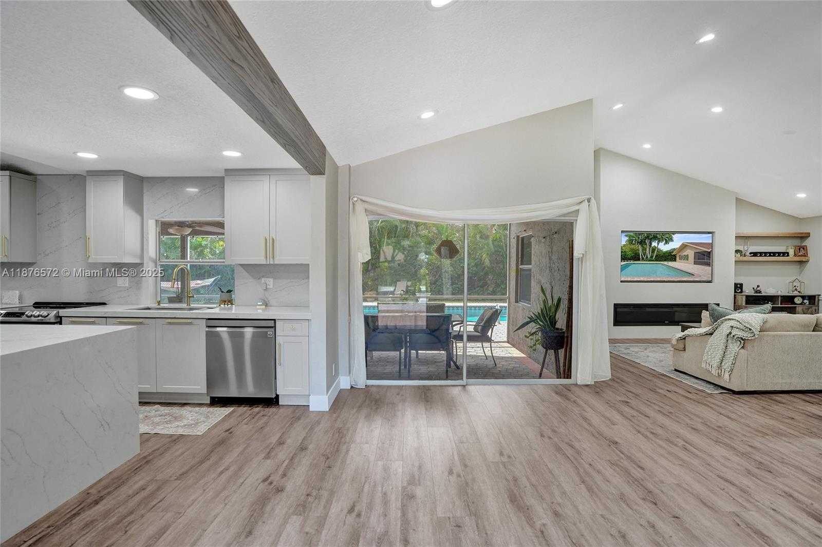 Small Image of 12100 PARK DR, Cooper City Number 4