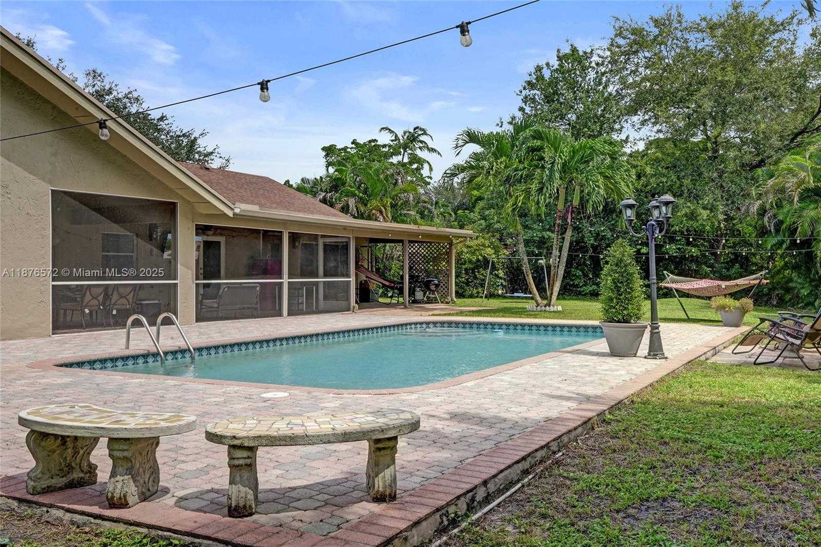 Small Image of 12100 PARK DR, Cooper City Number 40