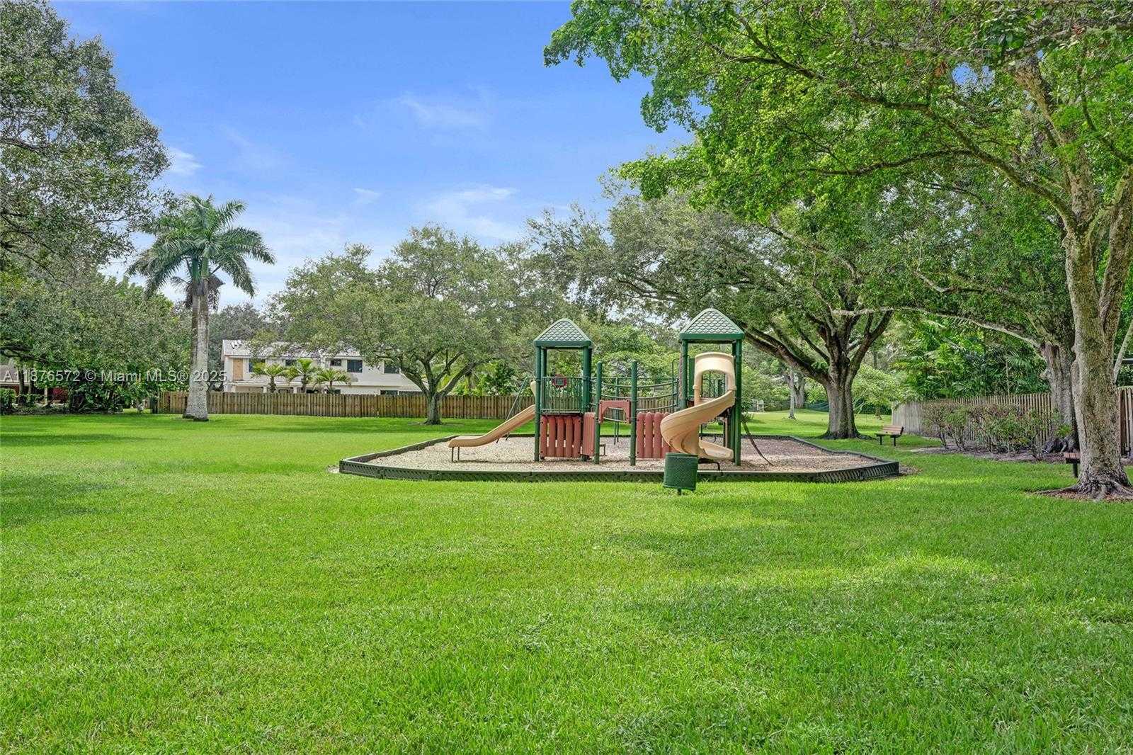 Small Image of 12100 PARK DR, Cooper City Number 42