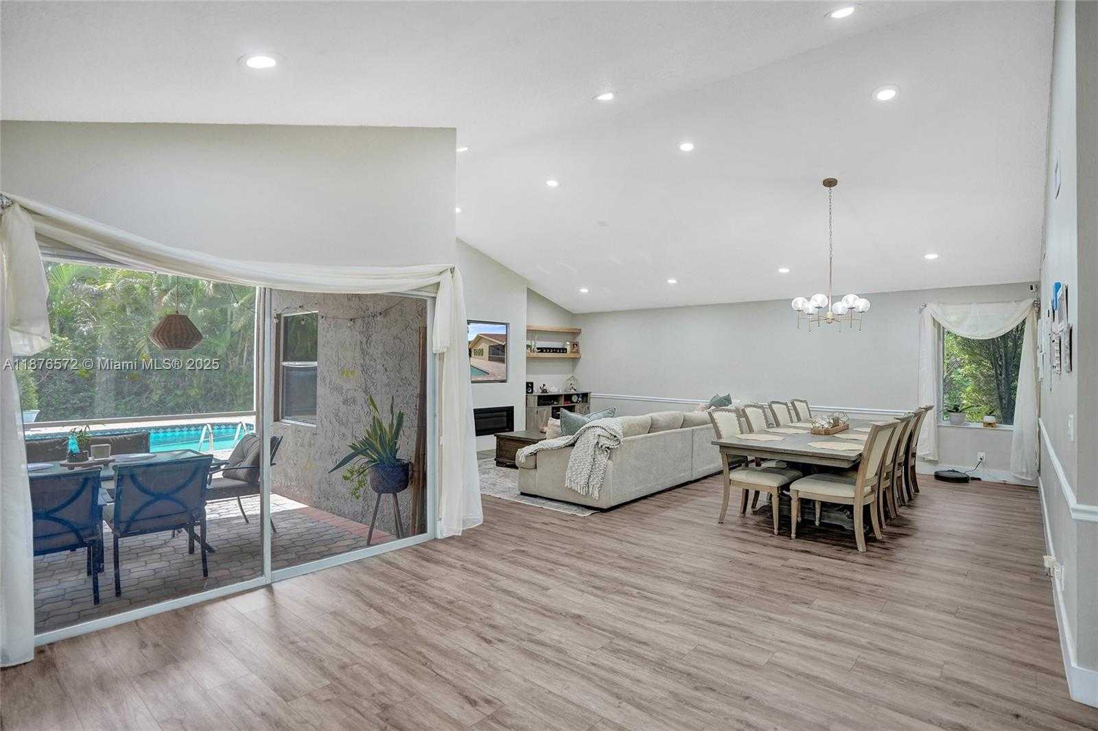 Small Image of 12100 PARK DR, Cooper City Number 5