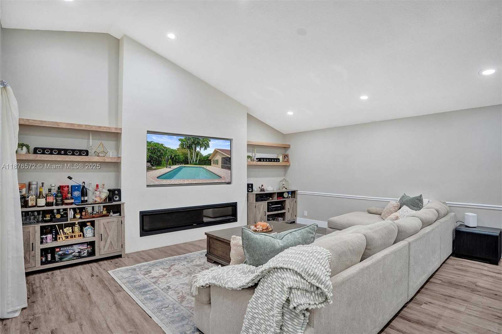 Small Image of 12100 PARK DR, Cooper City Number 7