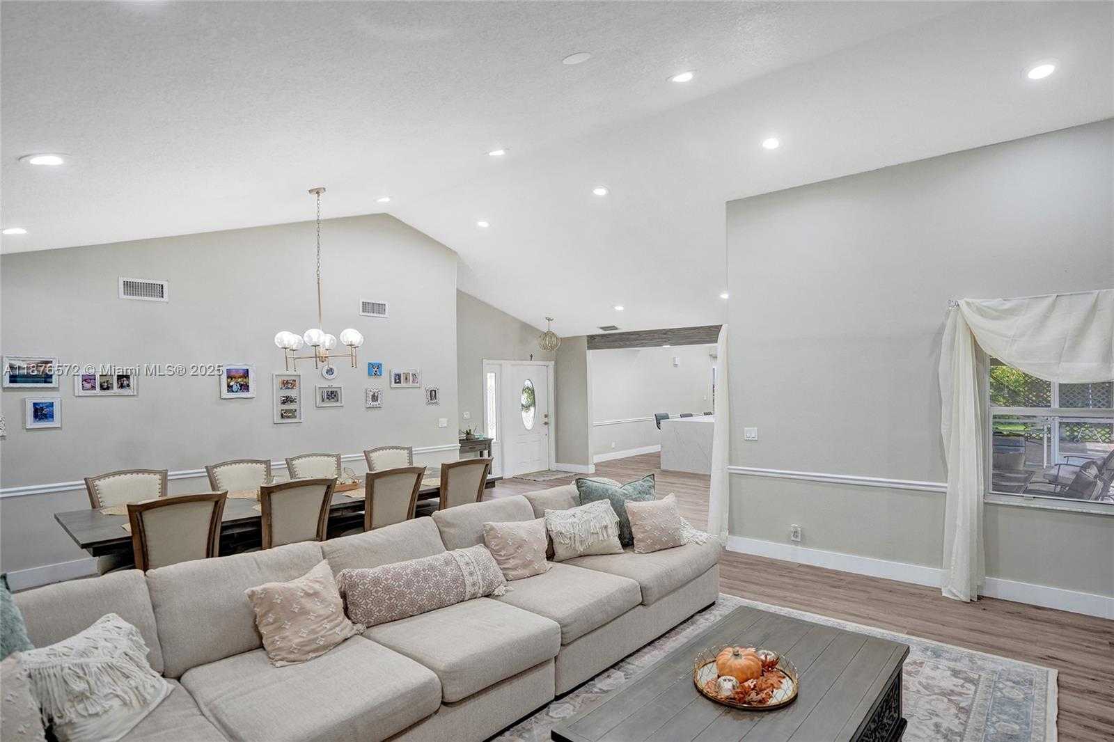 Small Image of 12100 PARK DR, Cooper City Number 8