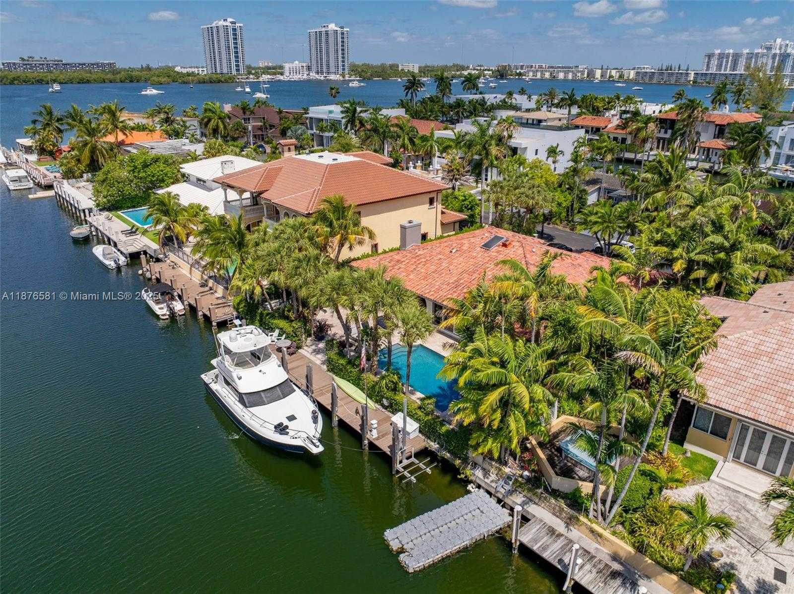 Small Image of 3200 NORTH EAST 165TH ST, North Miami Beach Number 2