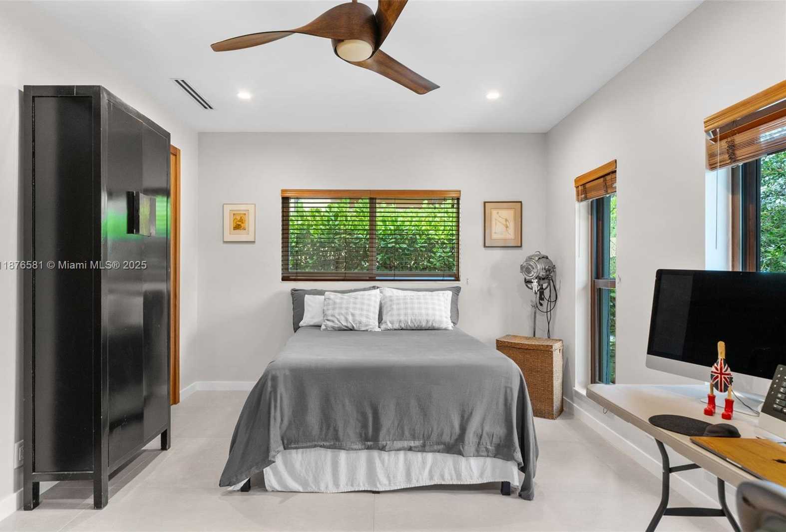 Small Image of 3200 NORTH EAST 165TH ST, North Miami Beach Number 22