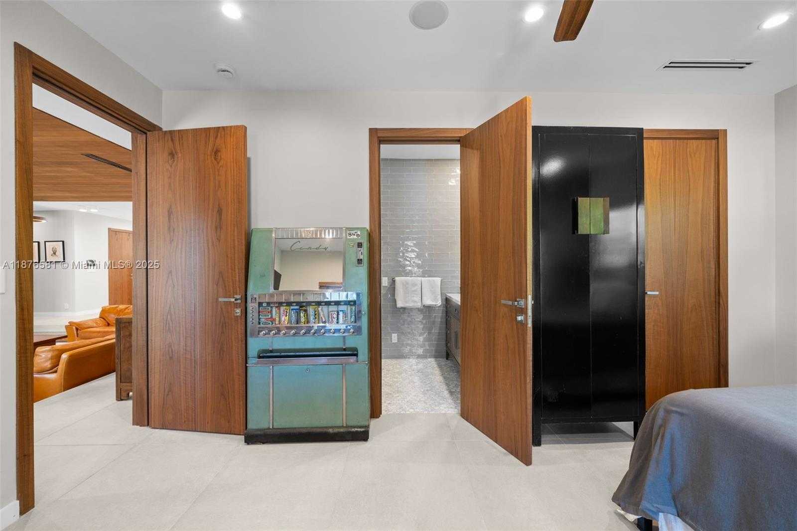 Small Image of 3200 NORTH EAST 165TH ST, North Miami Beach Number 24