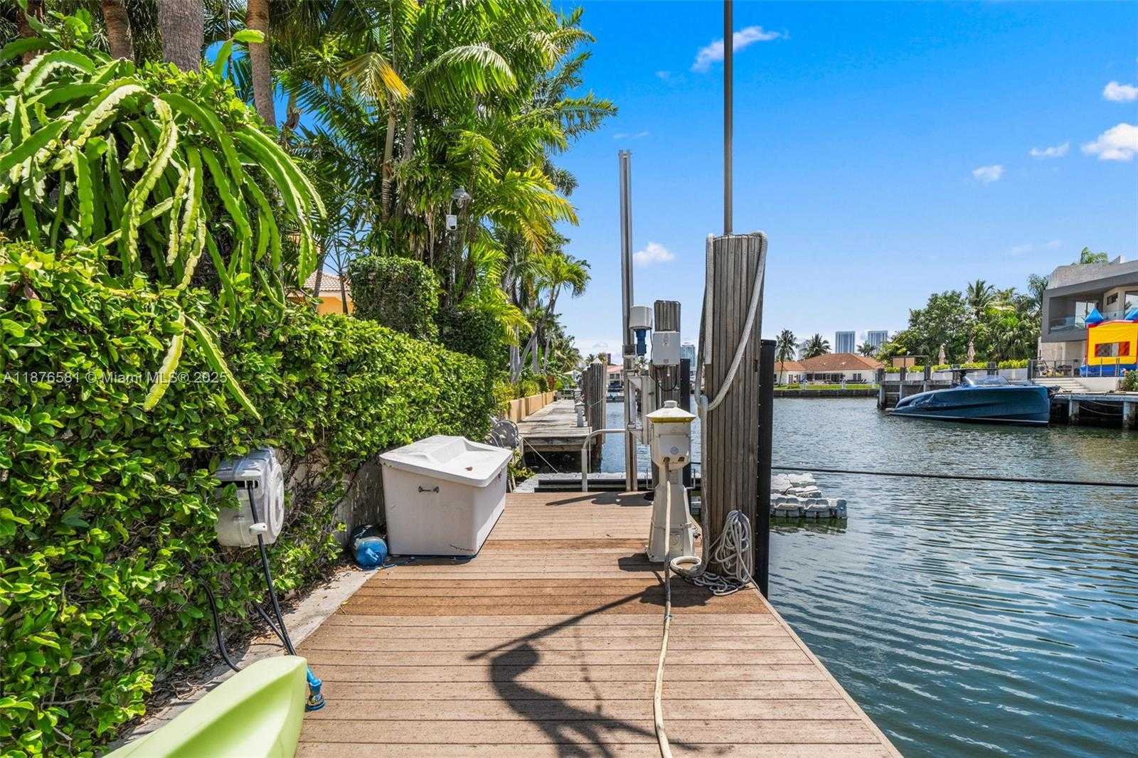 Small Image of 3200 NORTH EAST 165TH ST, North Miami Beach Number 32