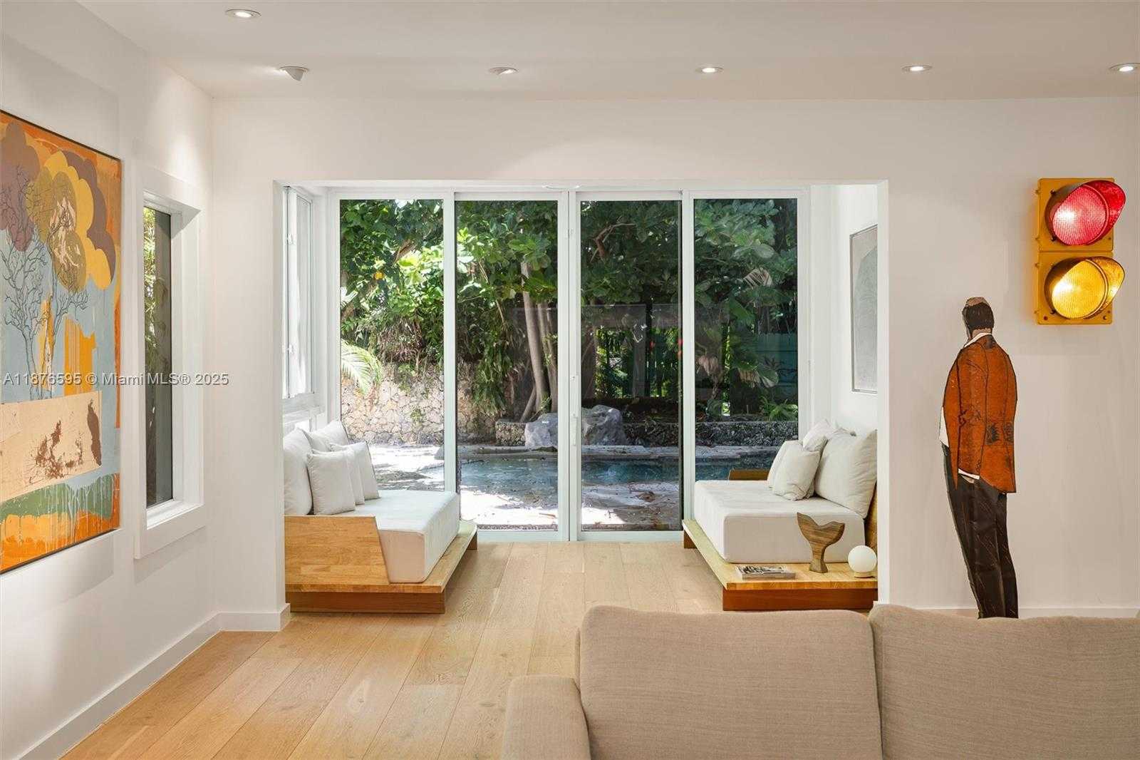 Small Image of 4286 SOUTH DOUGLAS RD, Miami Number 10