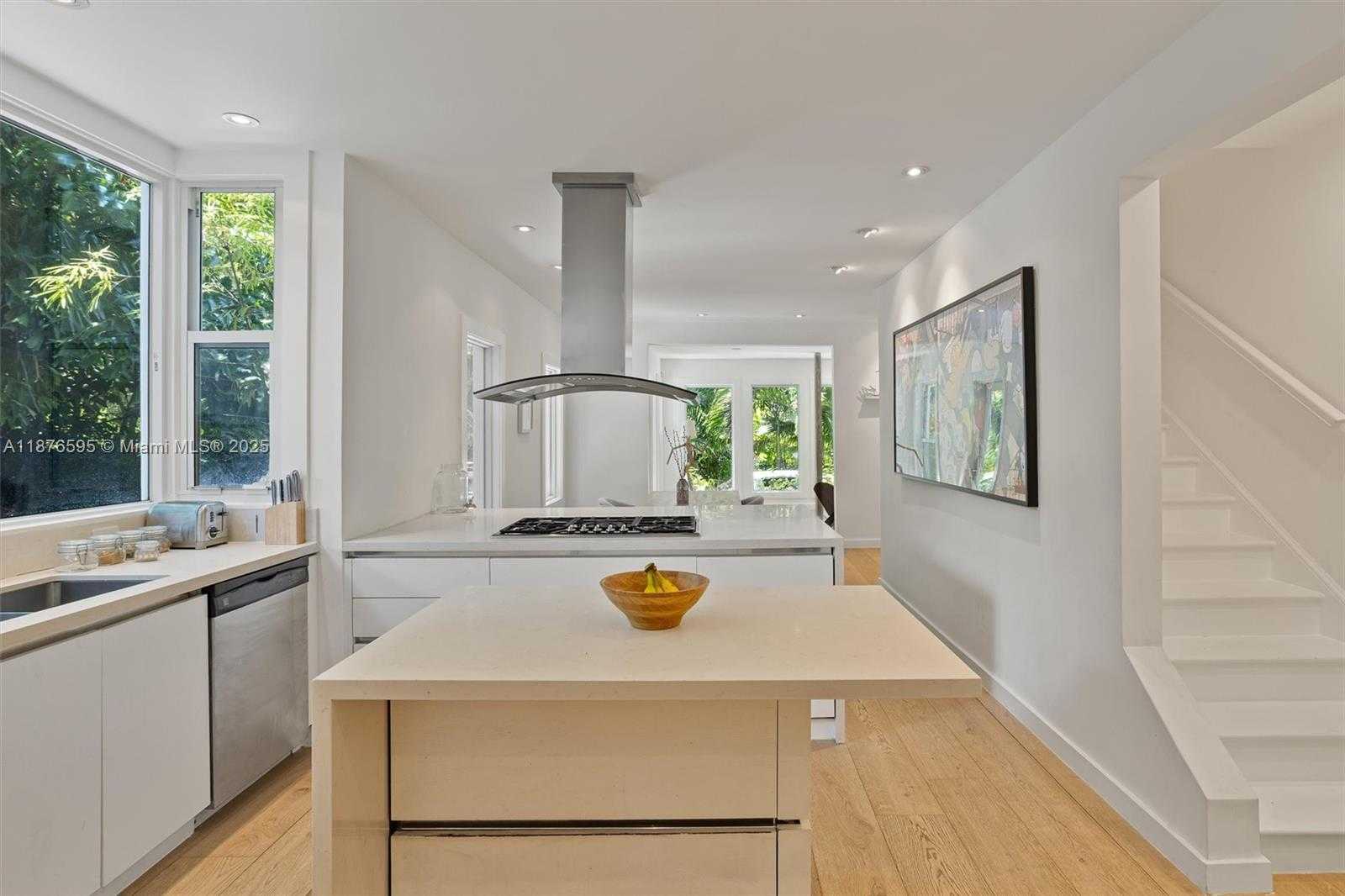 Small Image of 4286 SOUTH DOUGLAS RD, Miami Number 11