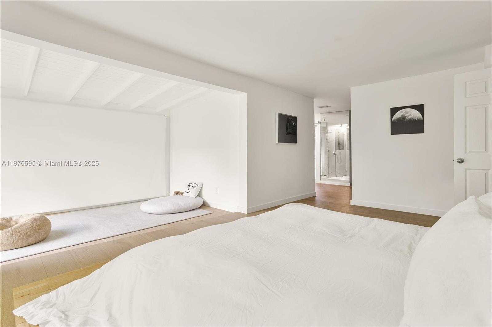 Small Image of 4286 SOUTH DOUGLAS RD, Miami Number 19