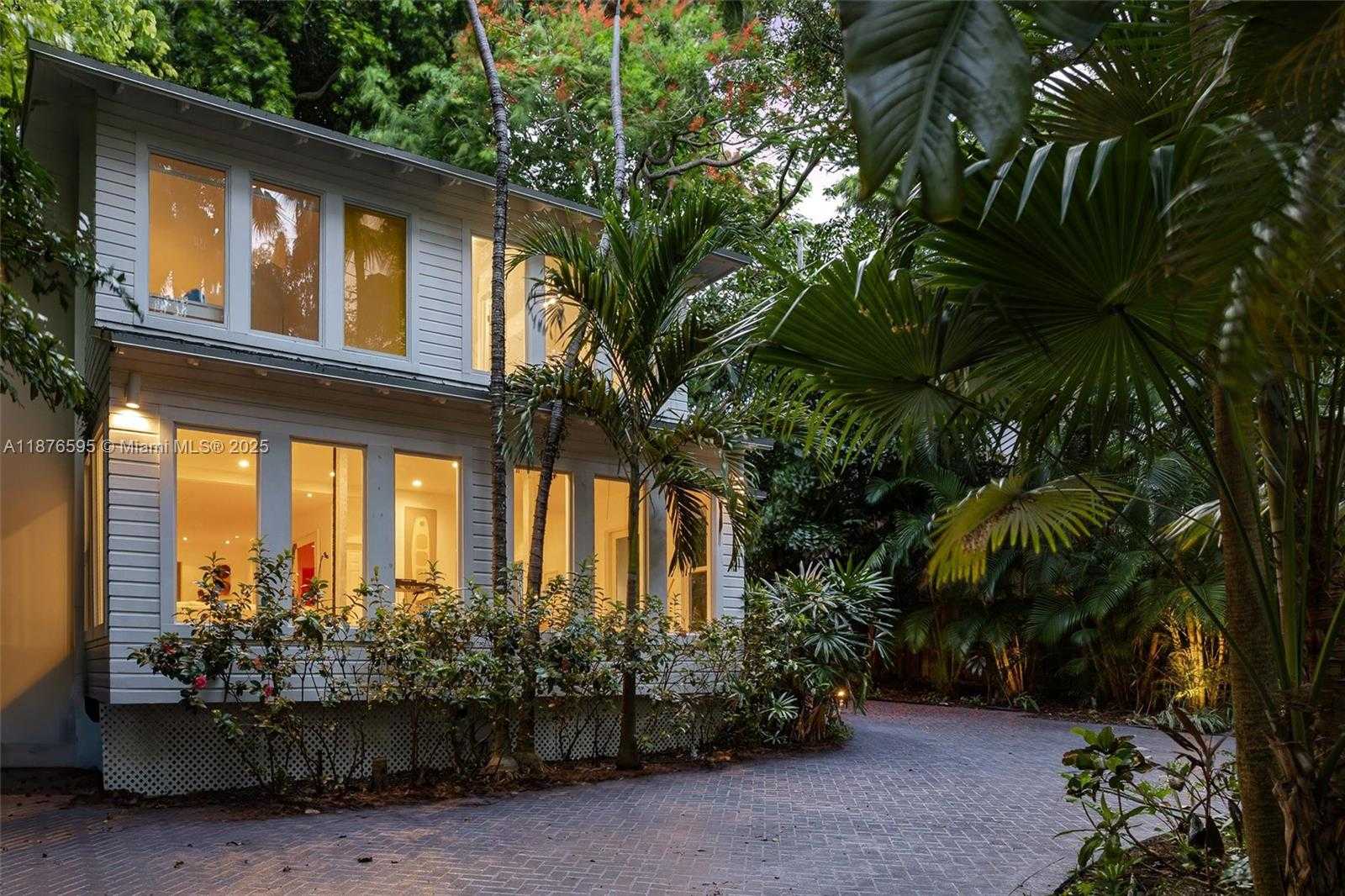 Small Image of 4286 SOUTH DOUGLAS RD, Miami Number 2