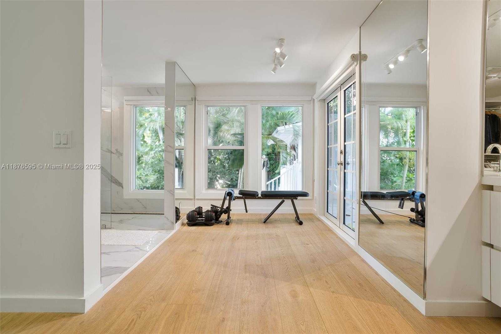 Small Image of 4286 SOUTH DOUGLAS RD, Miami Number 21