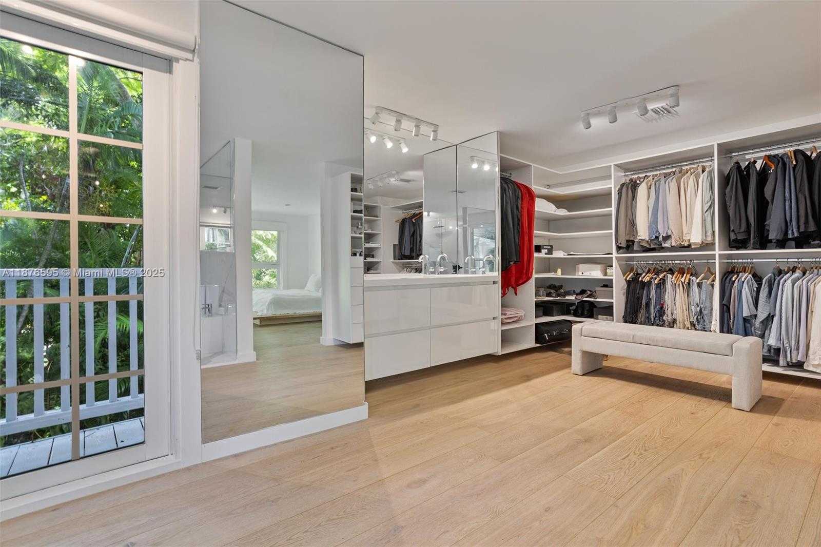 Small Image of 4286 SOUTH DOUGLAS RD, Miami Number 23