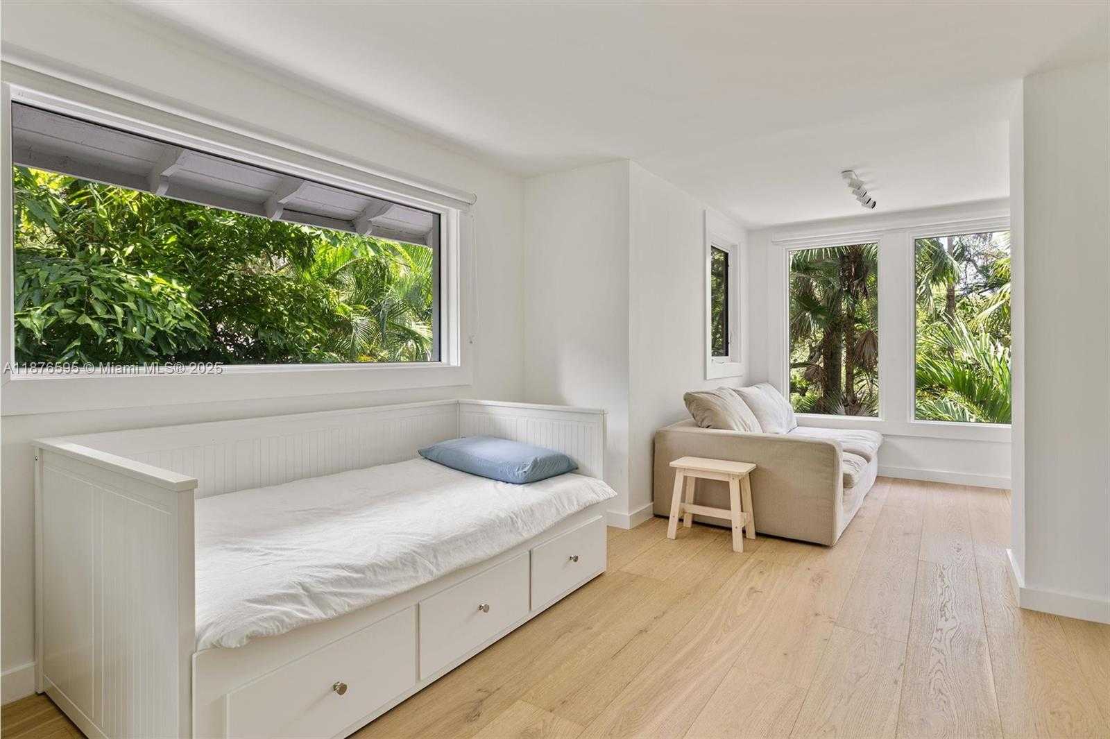 Small Image of 4286 SOUTH DOUGLAS RD, Miami Number 24