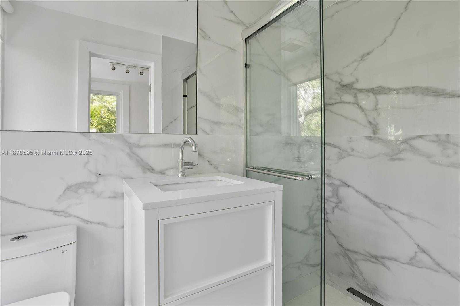 Small Image of 4286 SOUTH DOUGLAS RD, Miami Number 26