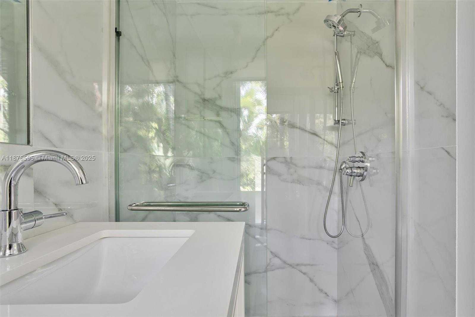 Small Image of 4286 SOUTH DOUGLAS RD, Miami Number 27