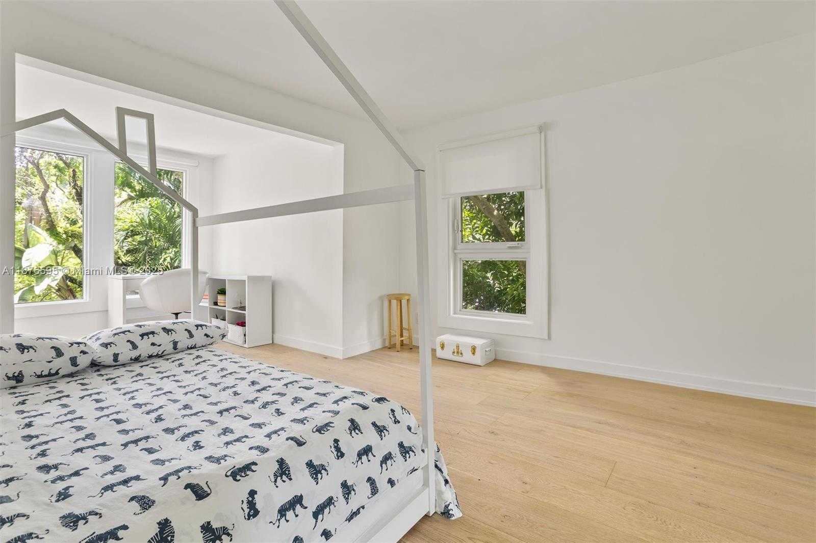 Small Image of 4286 SOUTH DOUGLAS RD, Miami Number 28
