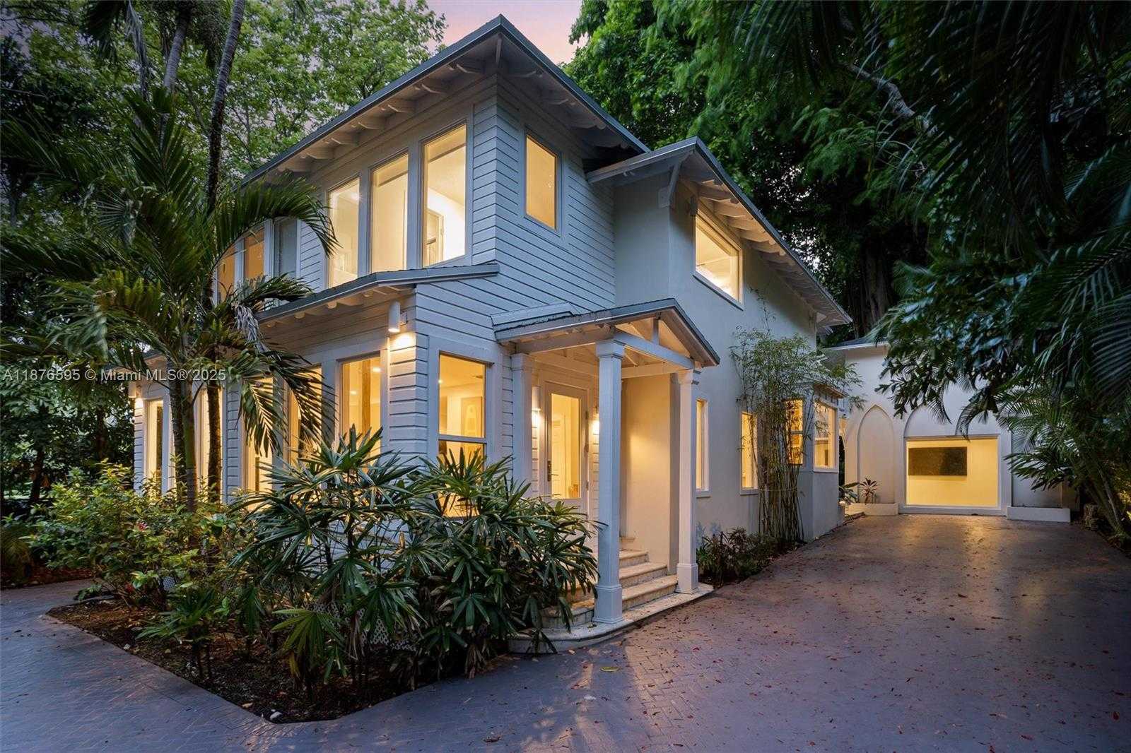 Small Image of 4286 SOUTH DOUGLAS RD, Miami Number 3