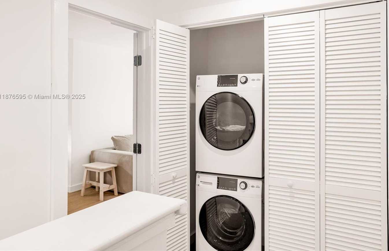 Small Image of 4286 SOUTH DOUGLAS RD, Miami Number 31