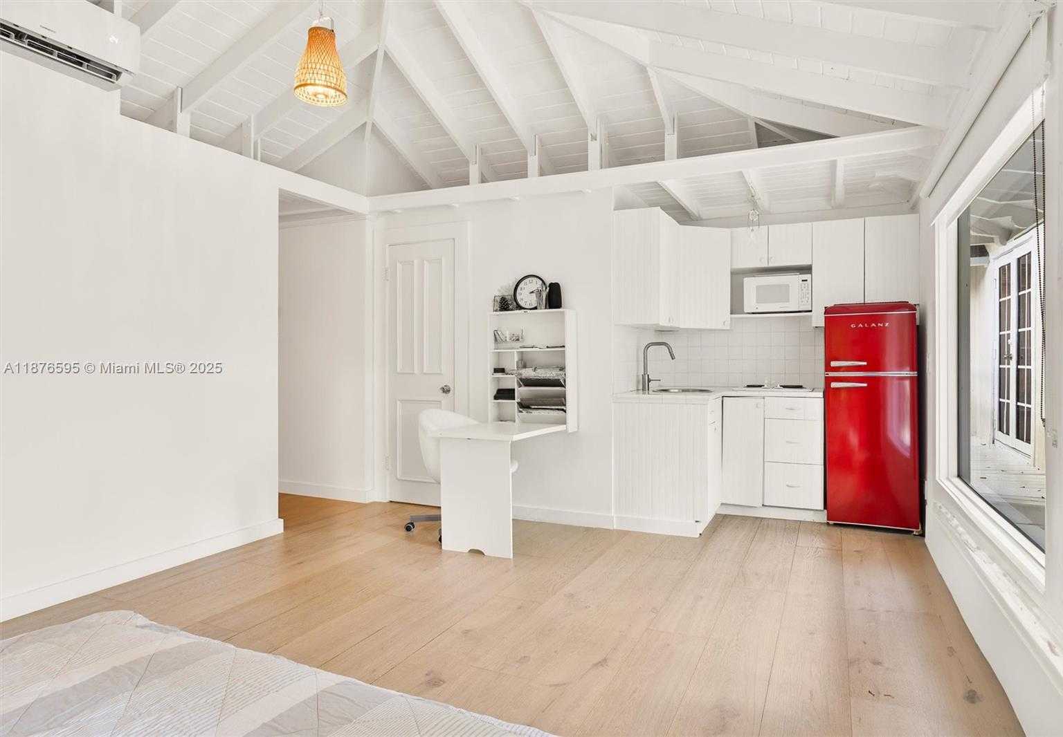 Small Image of 4286 SOUTH DOUGLAS RD, Miami Number 35