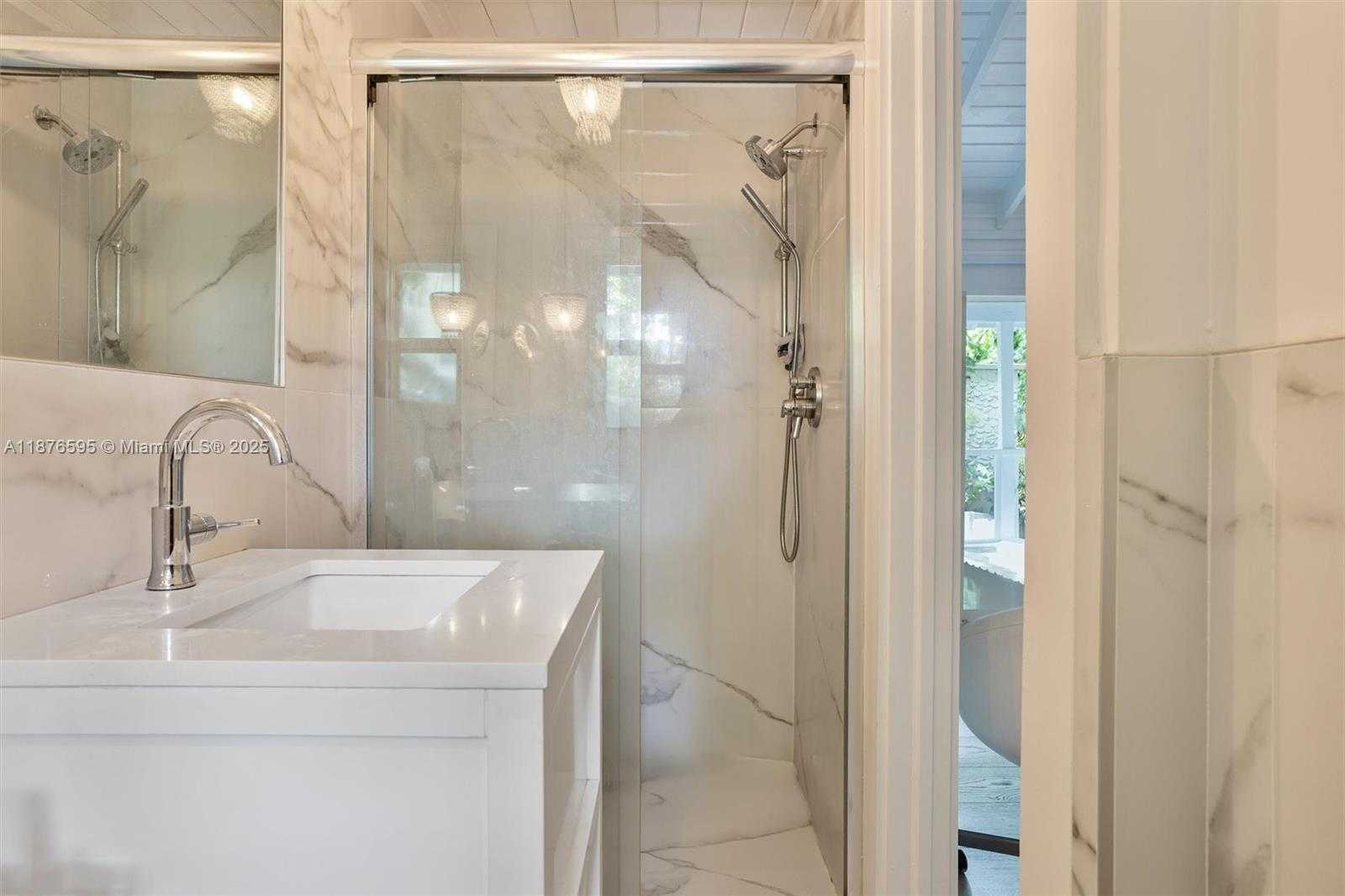 Small Image of 4286 SOUTH DOUGLAS RD, Miami Number 36