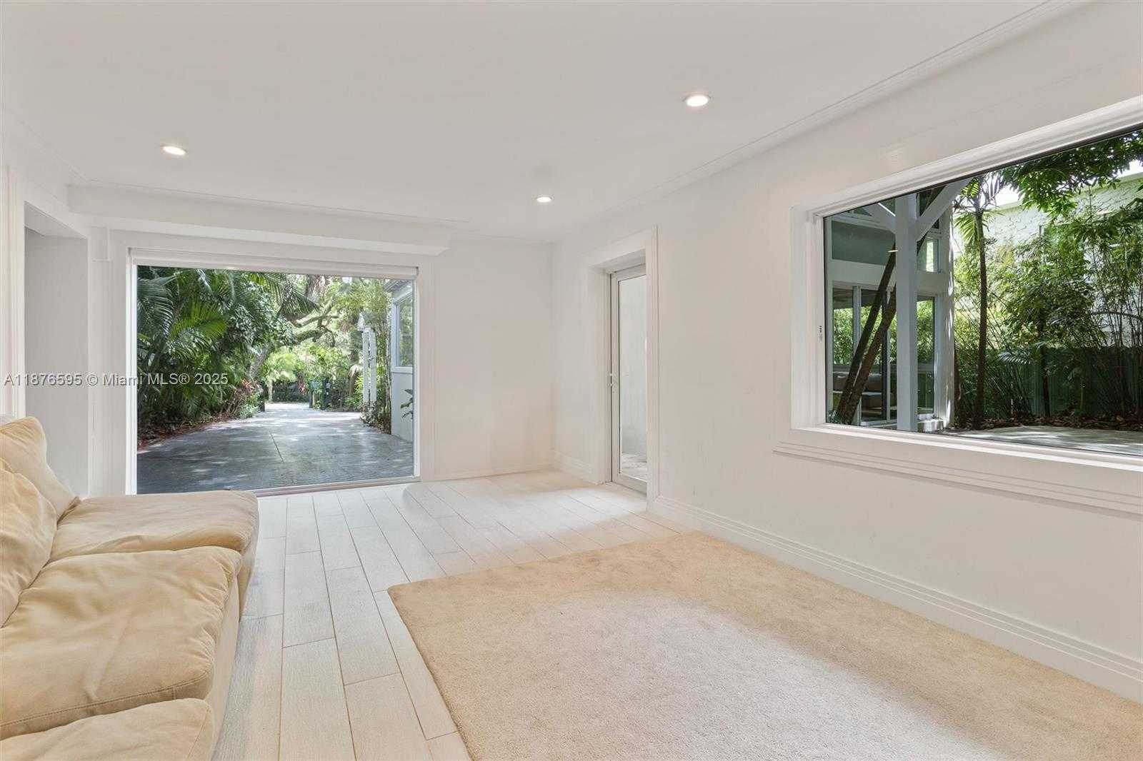 Small Image of 4286 SOUTH DOUGLAS RD, Miami Number 37