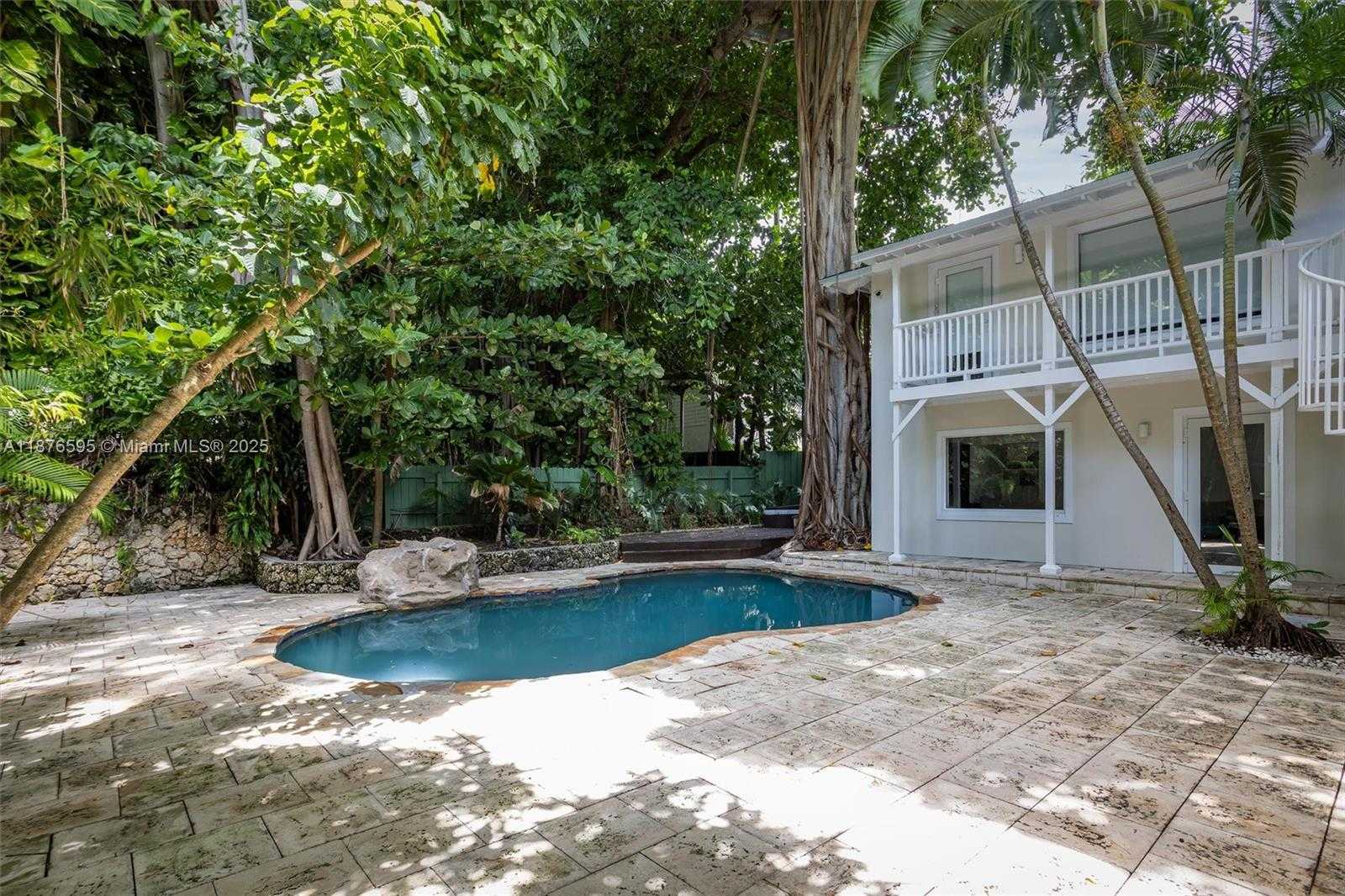 Small Image of 4286 SOUTH DOUGLAS RD, Miami Number 41