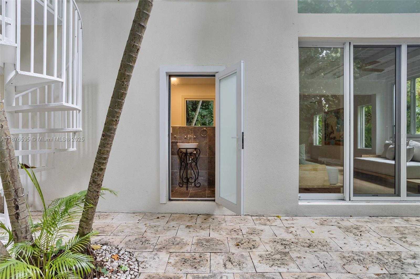 Small Image of 4286 SOUTH DOUGLAS RD, Miami Number 44