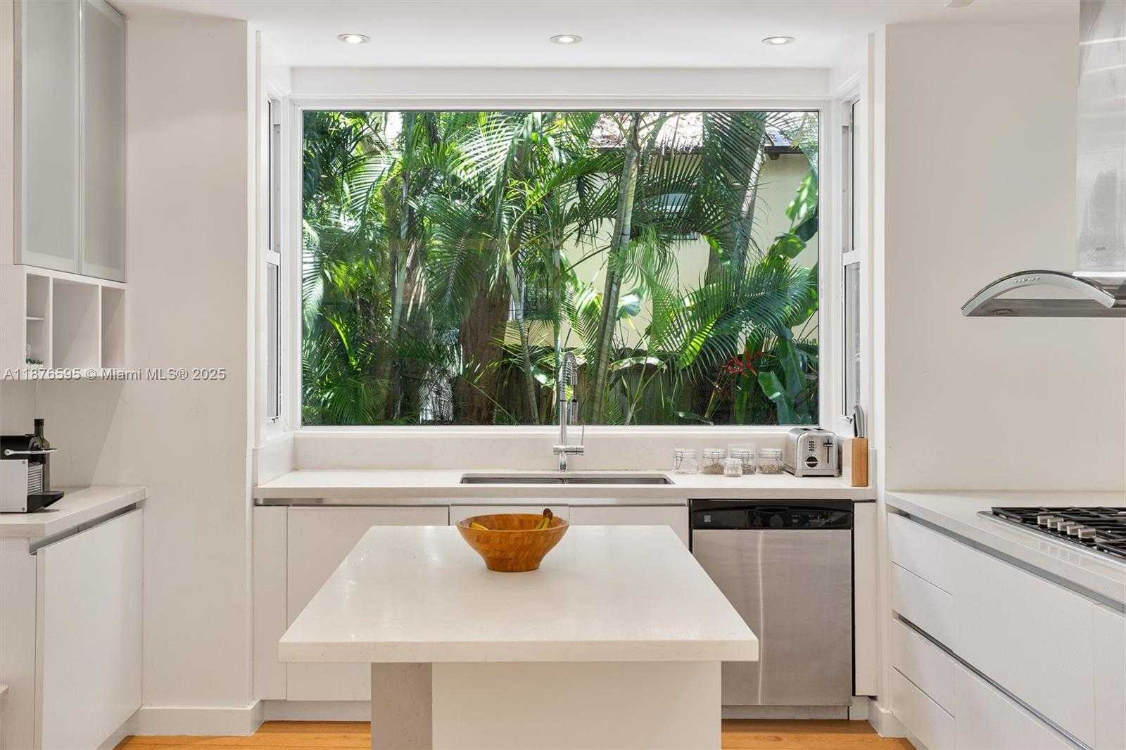 Small Image of 4286 SOUTH DOUGLAS RD, Miami Number 9