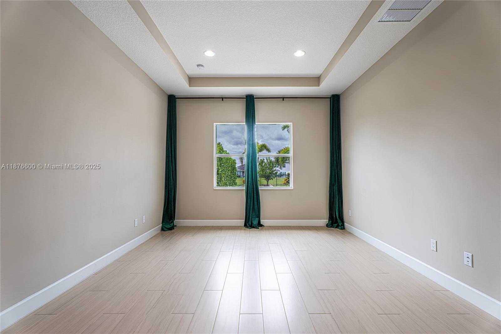 Small Image of 15431 GOLDFINCH CIR, Westlake Number 16