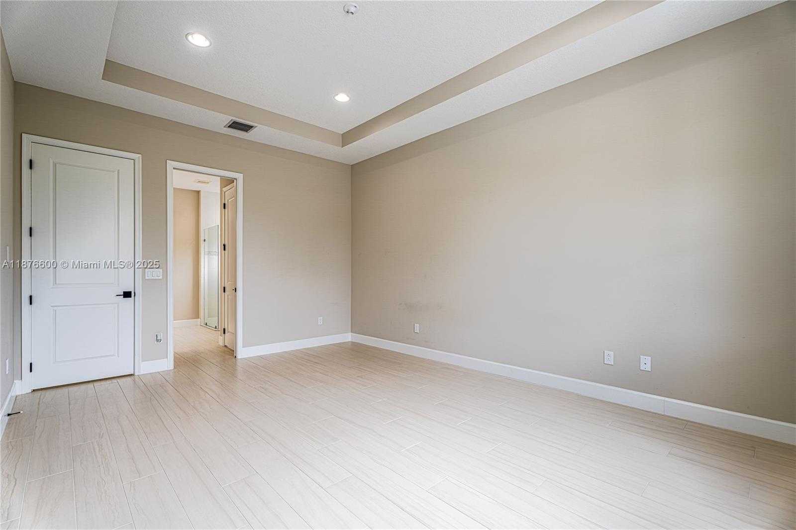 Small Image of 15431 GOLDFINCH CIR, Westlake Number 17