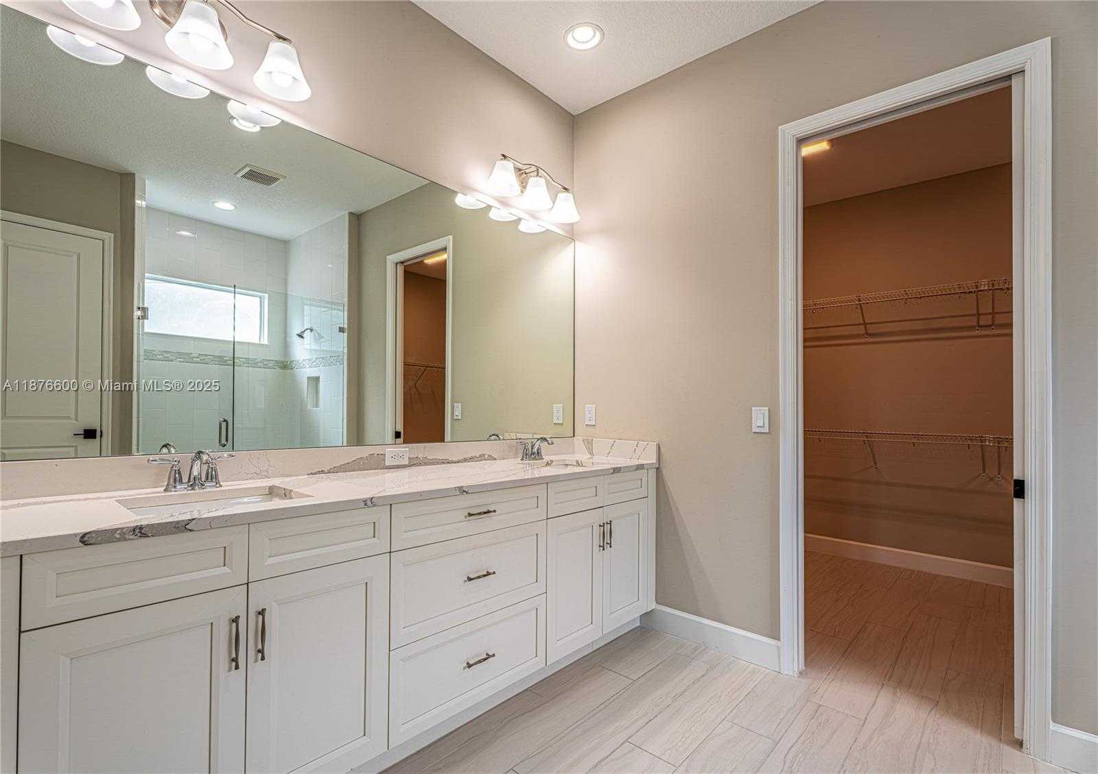 Small Image of 15431 GOLDFINCH CIR, Westlake Number 18