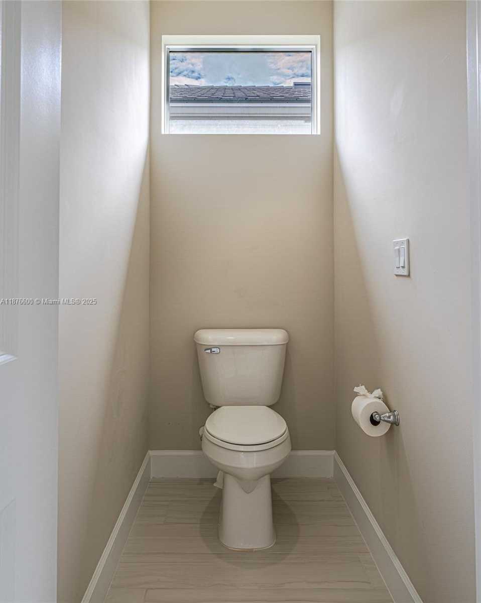 Small Image of 15431 GOLDFINCH CIR, Westlake Number 19