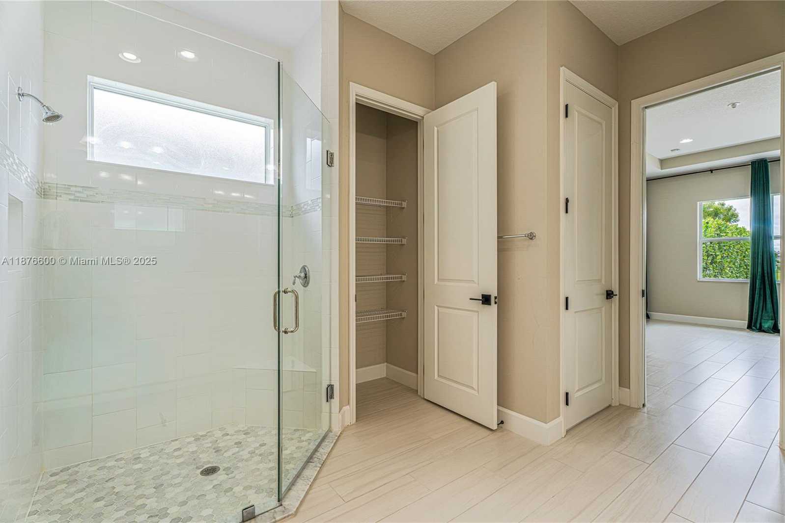 Small Image of 15431 GOLDFINCH CIR, Westlake Number 20
